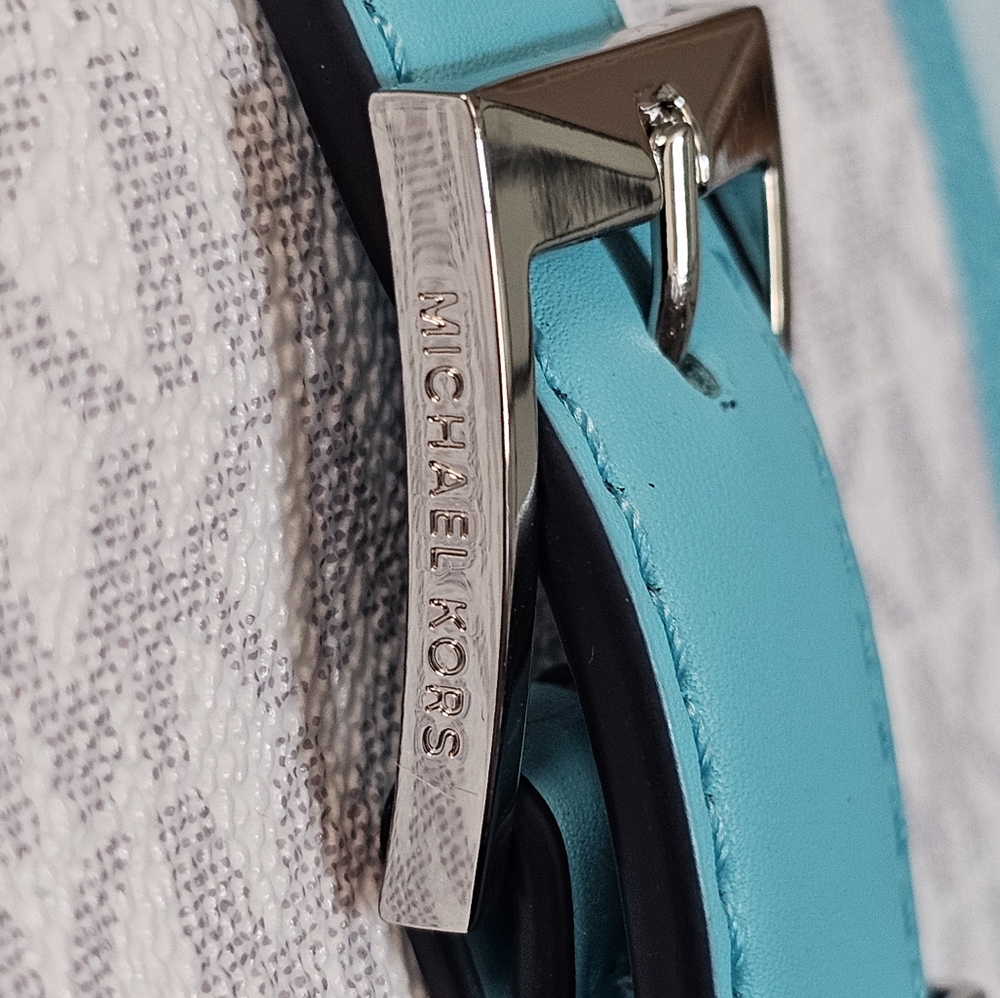 Authentic Michael Kors Weekender Ocean Blue. - Picture 8 of 12